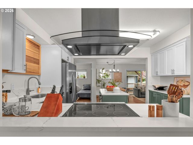 7725 Se MARKET St, Portland, OR 97215