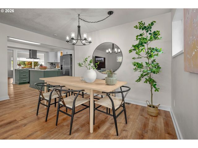 7725 Se MARKET St, Portland, OR 97215