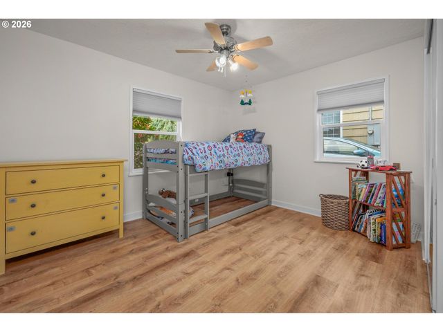 7725 Se MARKET St, Portland, OR 97215