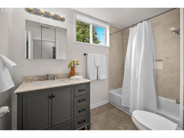 7725 Se MARKET St, Portland, OR 97215