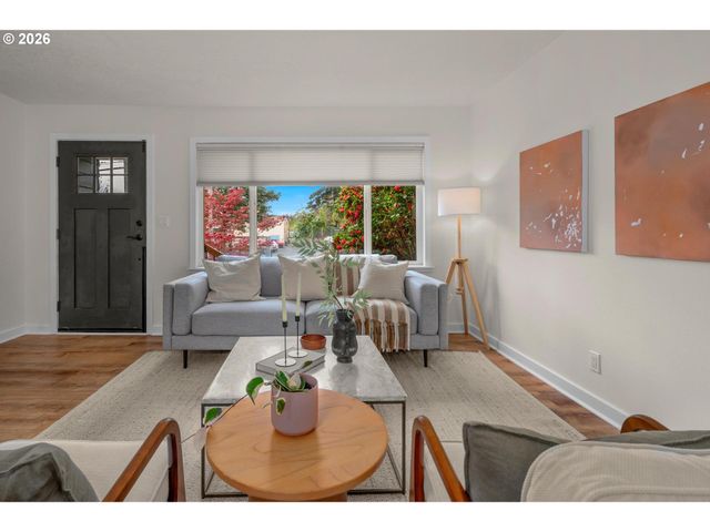 7725 Se MARKET St, Portland, OR 97215