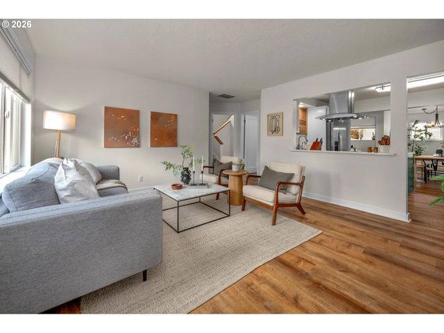 7725 Se MARKET St, Portland, OR 97215