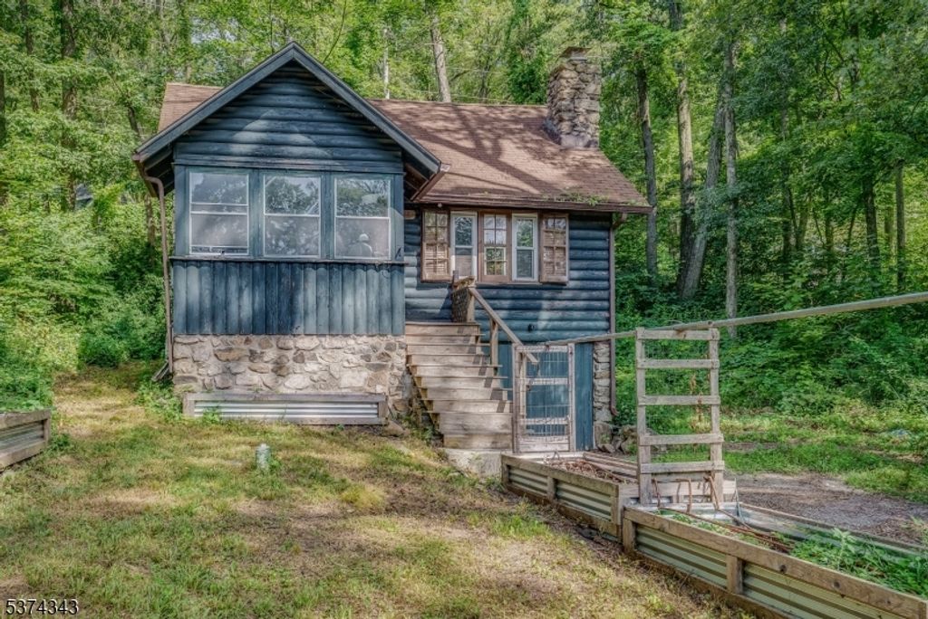 114 Pocantecs Rd, Vernon Twp., NJ 07422