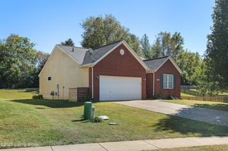 8905 Amaranth Dr, Louisville, KY 40228