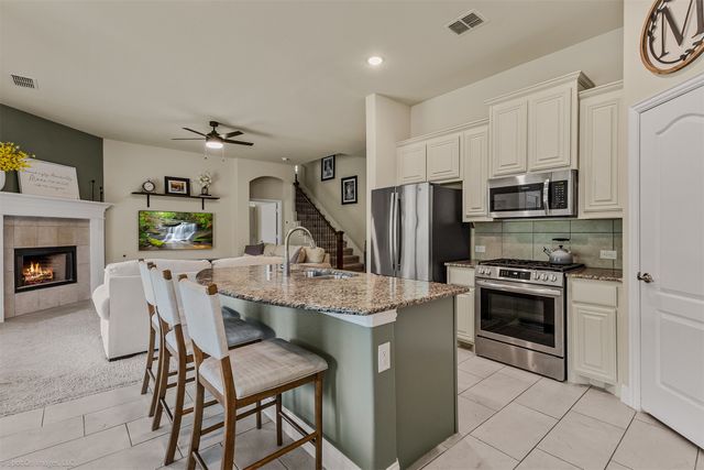 485 W Autumn Hill Bluff, Lavon, TX 75166