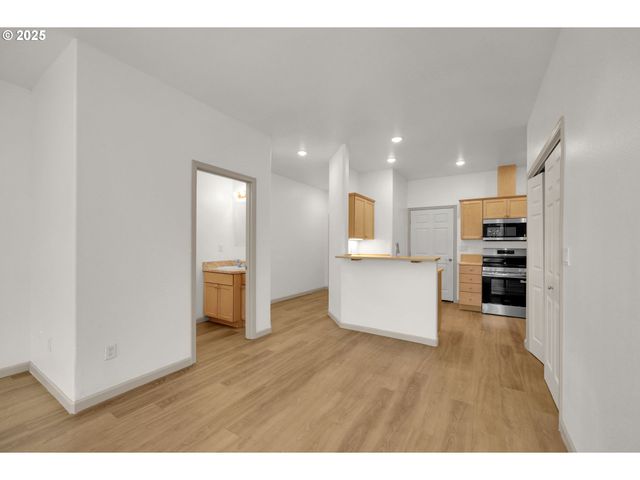 1726 32ND St, Florence, OR 97439