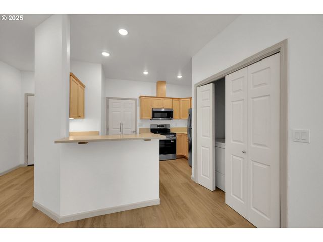 1726 32ND St, Florence, OR 97439