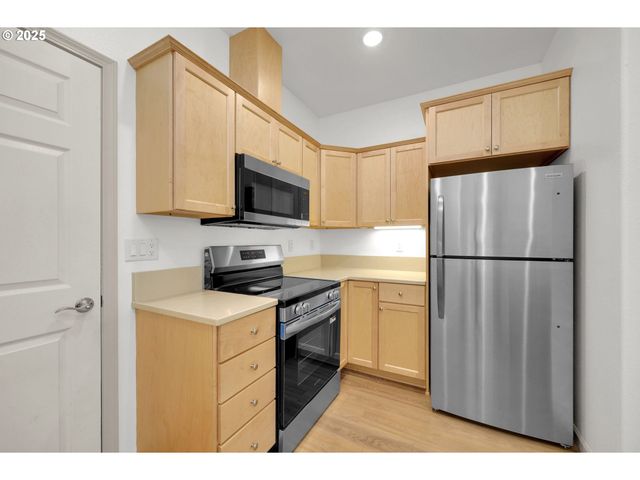1726 32ND St, Florence, OR 97439