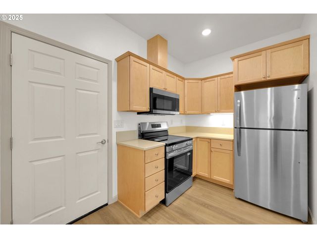 1726 32ND St, Florence, OR 97439