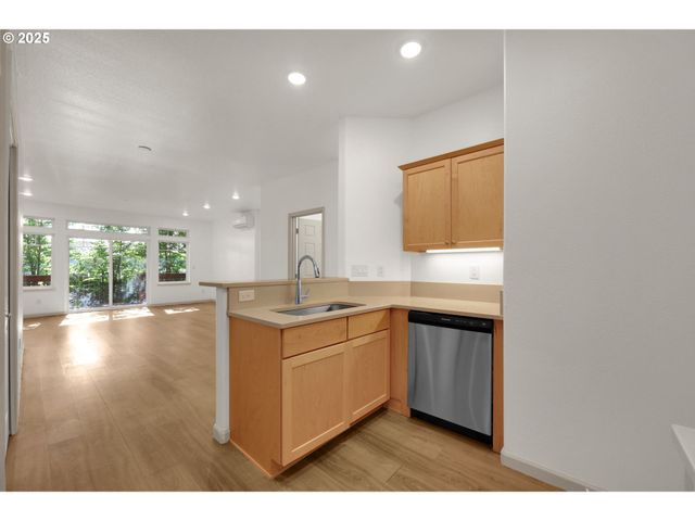 1726 32ND St, Florence, OR 97439