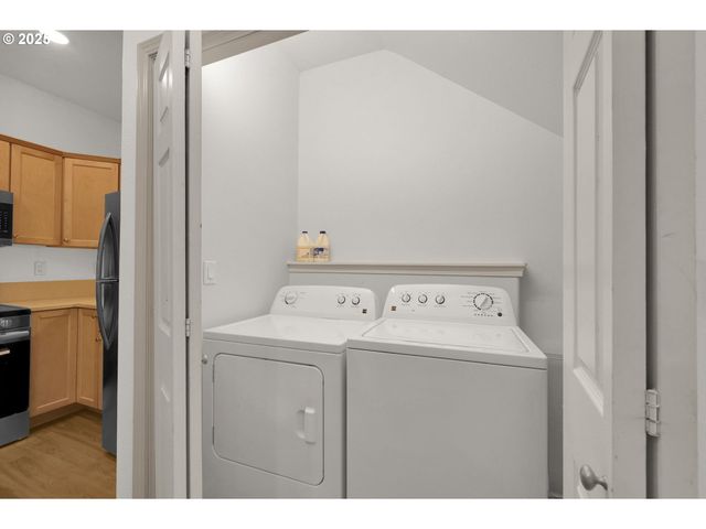 1726 32ND St, Florence, OR 97439