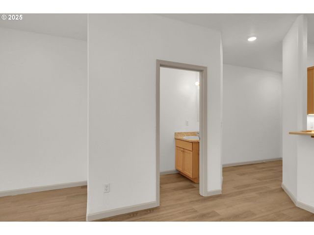 1726 32ND St, Florence, OR 97439