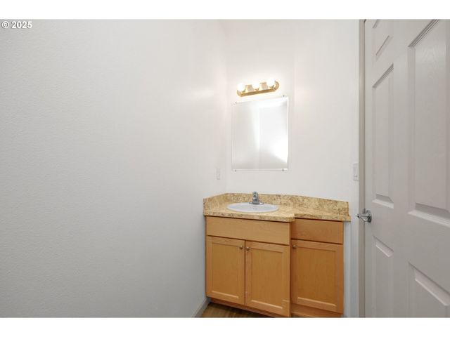1726 32ND St, Florence, OR 97439