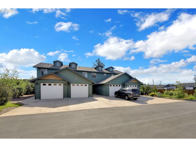 1726 32ND St, Florence, OR 97439