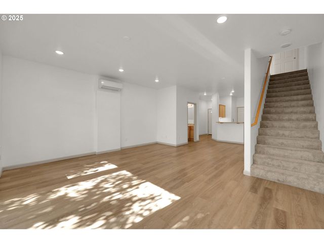 1726 32ND St, Florence, OR 97439