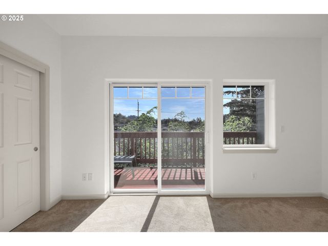 1726 32ND St, Florence, OR 97439
