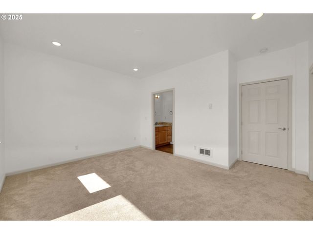 1726 32ND St, Florence, OR 97439