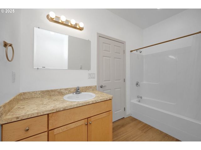 1726 32ND St, Florence, OR 97439