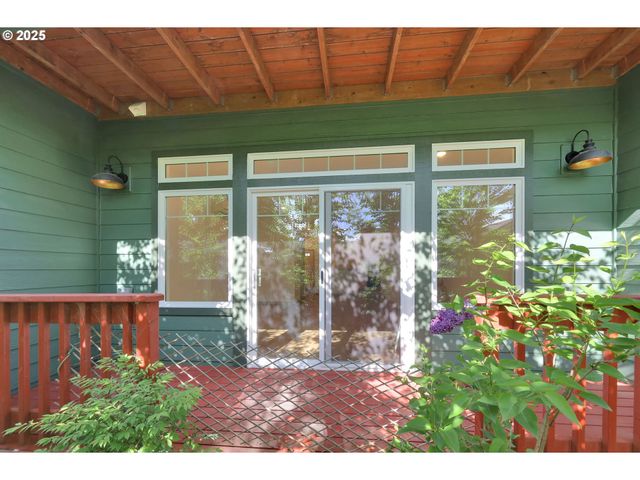 1726 32ND St, Florence, OR 97439
