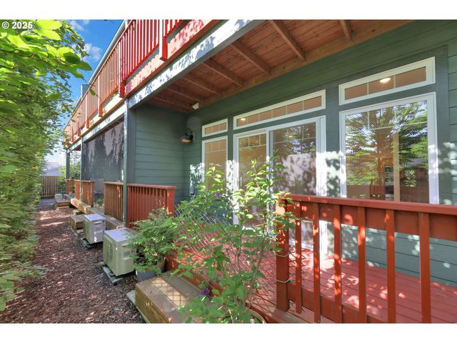1726 32ND St, Florence, OR 97439