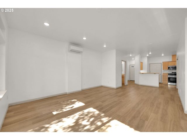 1726 32ND St, Florence, OR 97439