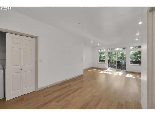 1726 32ND St, Florence, OR 97439