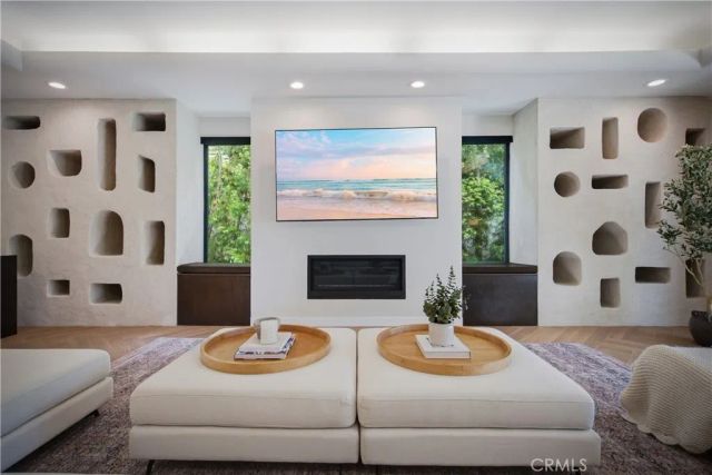 17437 Oak Creek Court, Encino, CA 91316