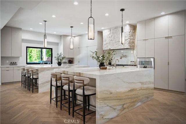 17437 Oak Creek Court, Encino, CA 91316