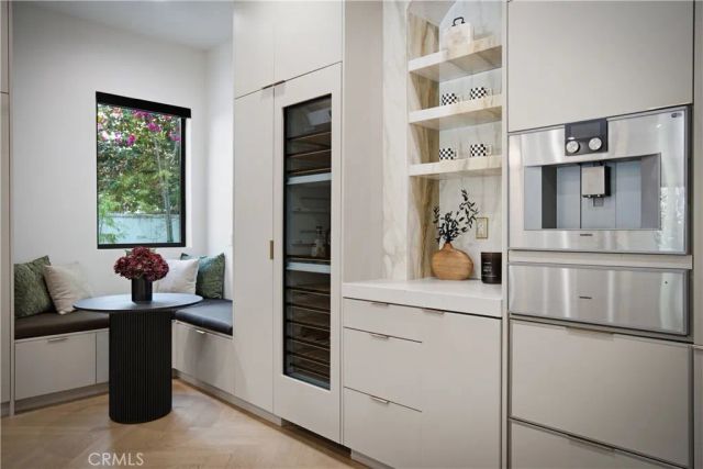 17437 Oak Creek Court, Encino, CA 91316
