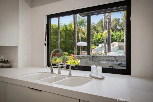 17437 Oak Creek Court, Encino, CA 91316