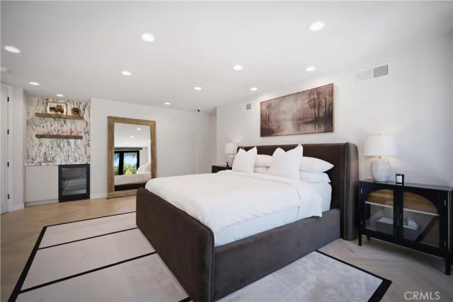 17437 Oak Creek Court, Encino, CA 91316
