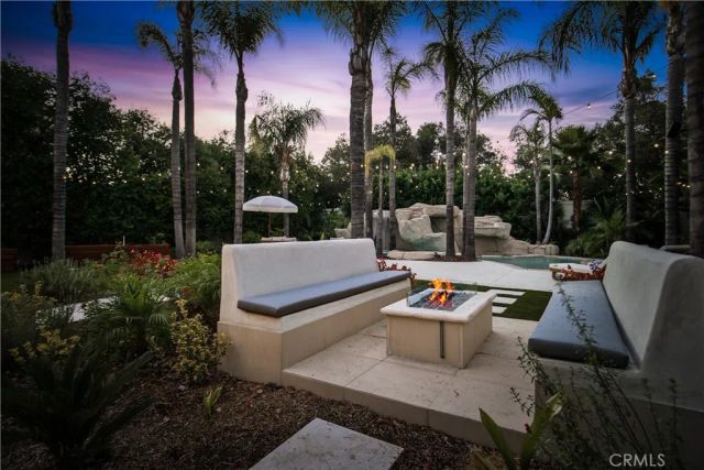 17437 Oak Creek Court, Encino, CA 91316