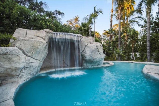 17437 Oak Creek Court, Encino, CA 91316