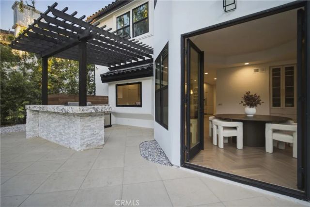 17437 Oak Creek Court, Encino, CA 91316
