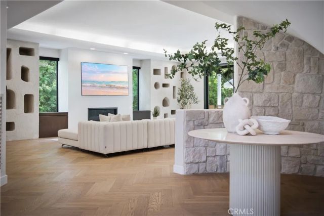 17437 Oak Creek Court, Encino, CA 91316