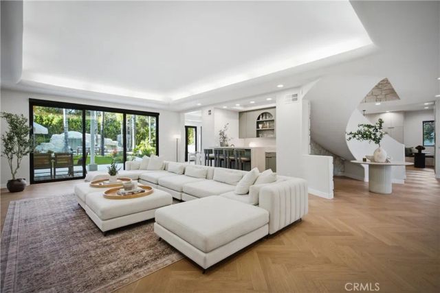 17437 Oak Creek Court, Encino, CA 91316