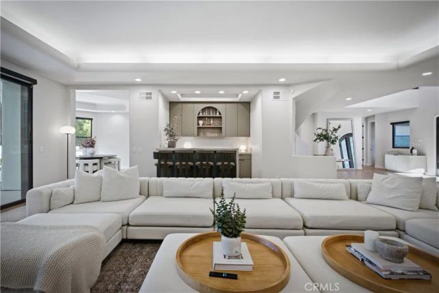 17437 Oak Creek Court, Encino, CA 91316