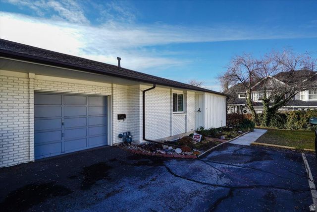 4608 S LOCUST LN, Holladay, UT 84117