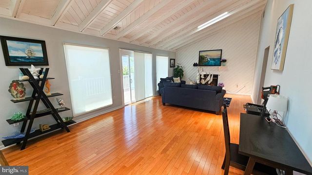 702 NEWELL AVE, Manahawkin, NJ 08050