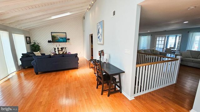 702 NEWELL AVE, Manahawkin, NJ 08050