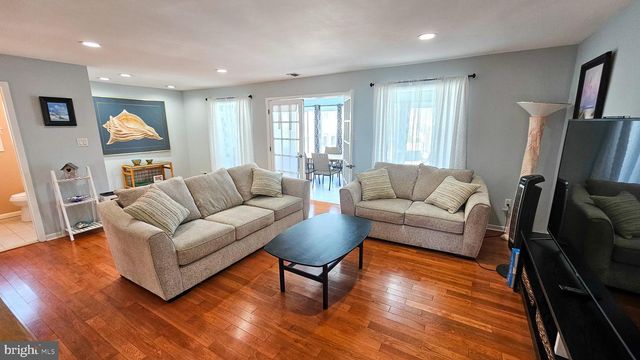 702 NEWELL AVE, Manahawkin, NJ 08050