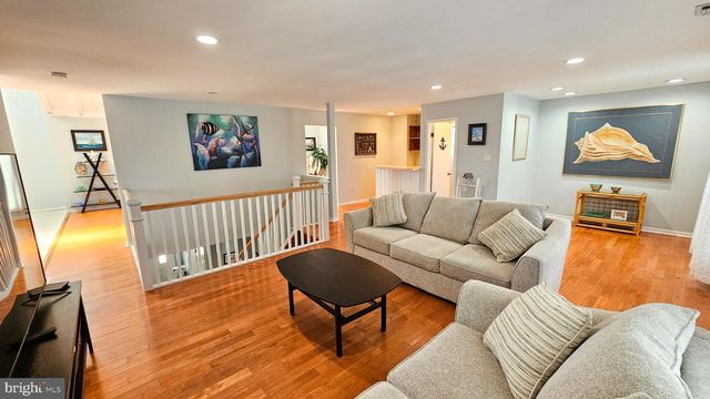 702 NEWELL AVE, Manahawkin, NJ 08050