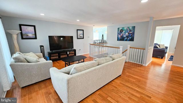 702 NEWELL AVE, Manahawkin, NJ 08050