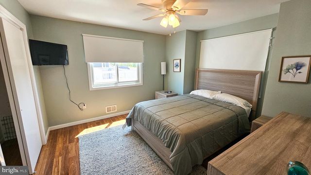 702 NEWELL AVE, Manahawkin, NJ 08050