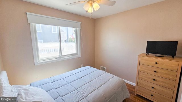 702 NEWELL AVE, Manahawkin, NJ 08050