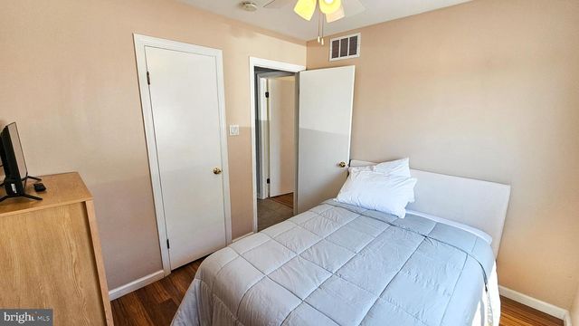 702 NEWELL AVE, Manahawkin, NJ 08050