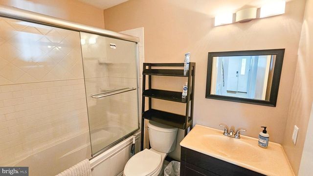 702 NEWELL AVE, Manahawkin, NJ 08050
