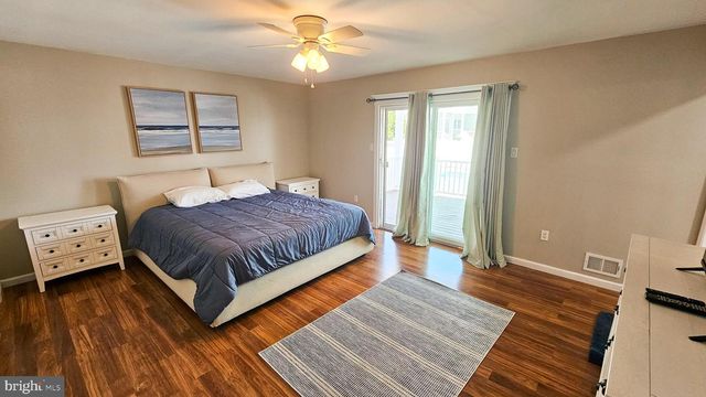 702 NEWELL AVE, Manahawkin, NJ 08050