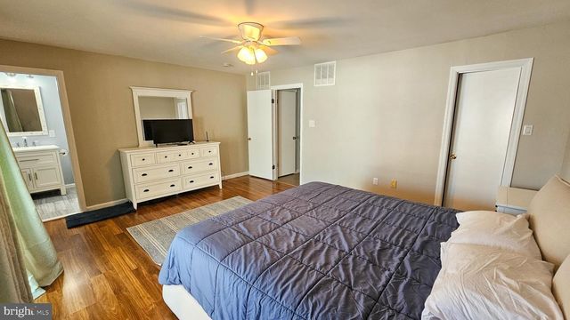 702 NEWELL AVE, Manahawkin, NJ 08050