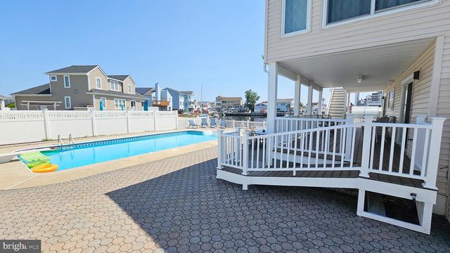 702 NEWELL AVE, Manahawkin, NJ 08050
